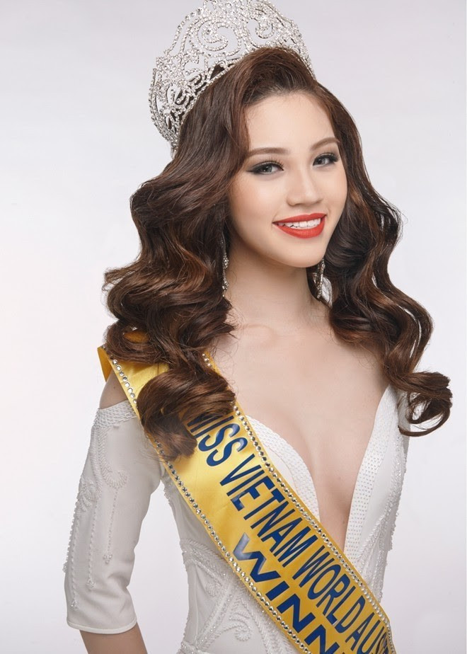 Nhan sắc của Jolie Nguyễn thời mới đăng quang không quá nổi trội.