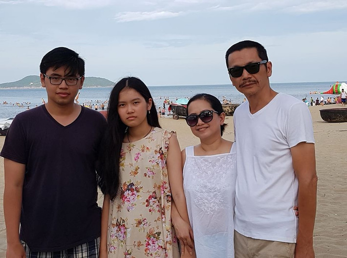 Ngoài công việc "tề gia nội trợ", chăm lo con cái, chị Hiếu - bà xã của NSND Trung Anh còn là người bạn tâm giao, chia sẻ với chồng những khó khăn, vướng mắc trong cuộc sống.