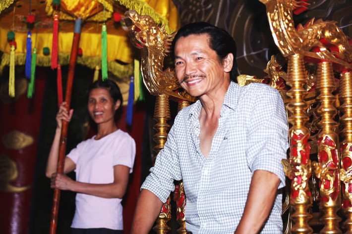 Nhiều khán giả yêu quý NSND Trung Anh nói vui rằng, có sự nghiệp lẫn cuộc sống gia đình đều viên mãn, xuân này "bố Sơn" vui phải biết!