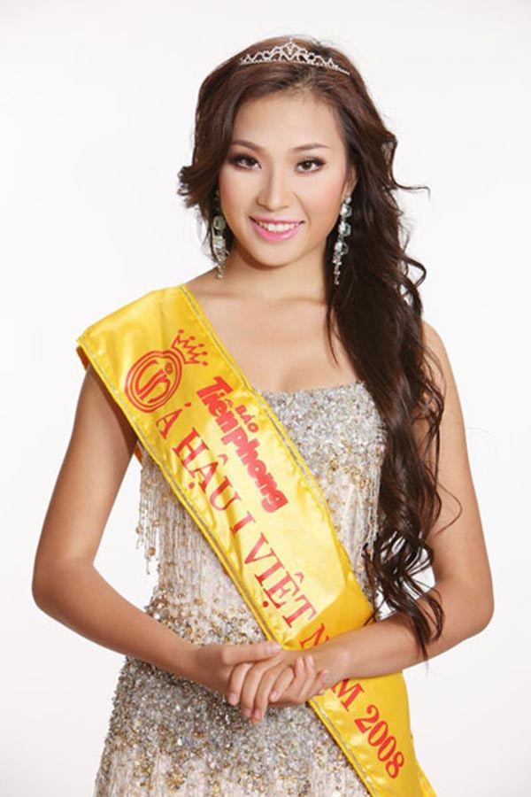 Á hậu 1 cuộc thi Hoa hậu Việt Nam 2008 thuộc về người đẹp Phan Hoàng Minh Thư. Tuy nhiên người đẹp sinh năm 1988 cũng không được mọi người đánh giá cao nhan sắc bởi chỉ sở hữu chiều 1m68 và số đo 84-62-89.