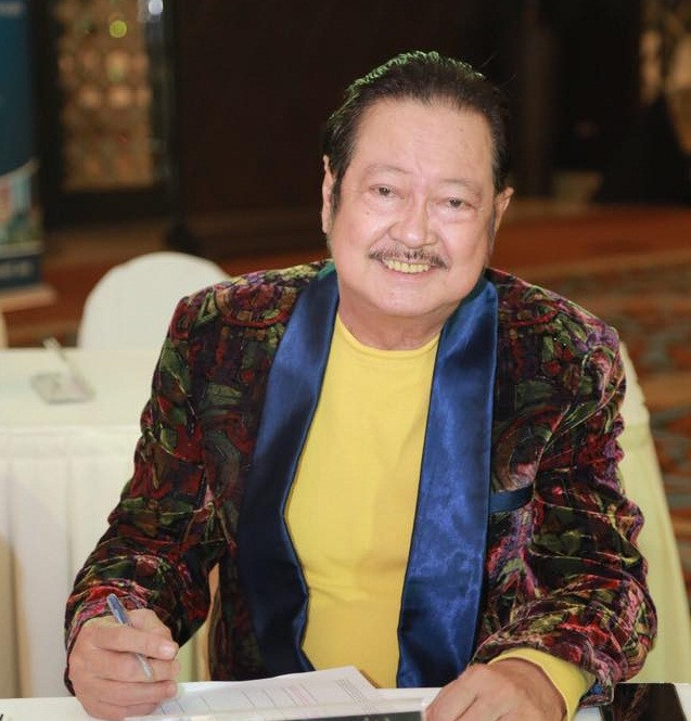 Thông tin NSƯT Chánh Tín đột ngột qua đời ở tuổi 68 khiến những người yêu mến ông qua các vai diễn lẫn ngoài đời phải bàng hoàng, thương tiếc.