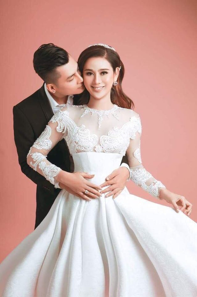 Nữ ca sĩ chuyển giới còn cho rằng: "Người đàn ông khi yêu quan trọng nhất là vấn đề tình ái. Chuyển giới rồi, tôi y chang phụ nữ".