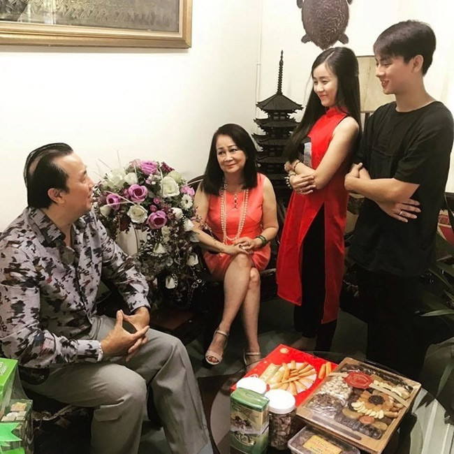Đầu năm 2017, Hoài Lâm đã cầu hôn và đến nhà xin cưới Bảo Ngọc nhưng gia đình nghệ sĩ Gia Bảo, anh trai của Bảo Ngọc, không đồng ý vì cả hai còn quá trẻ.