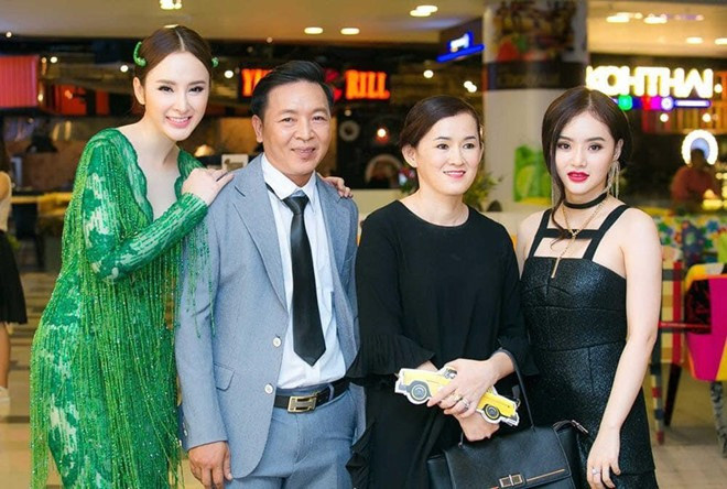 Tạm lui về ở “ẩn”, không tham gia showbiz nữa, Angela Phương Trình dành thời gian cho các hoạt động từ thiện, sống an yên bên gia đình.