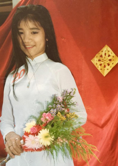 Vẻ đẹp trong sáng ấy đã giúp "bà mối quốc dân" Cát Tường từng đoạt giải Nữ sinh thanh lịch tại trường cấp 3 ở Vĩnh Long năm 18 tuổi.