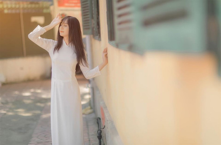 Tô Ngọc Bảo Linh mơ màng trong một shoot ảnh.