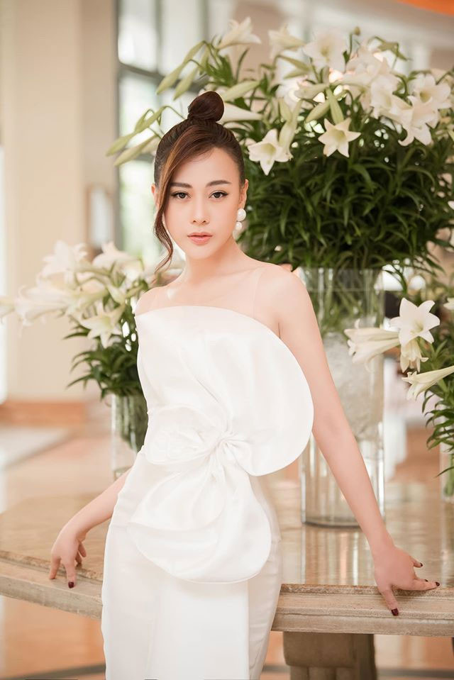 Từ năm 2017, Phương Oanh đóng phim liên tục và mới đây nữ diễn viên tuyên bố nghỉ đóng phim 1-2 năm để tái tạo lại năng lượng và dành thời gian cho gia đình, bản thân.