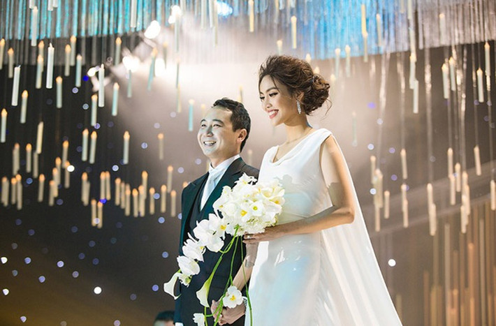 Tháng 10/2018, Hoa khôi Áo dài 2014 Lan Khuê kết hôn với doanh nhân Tuấn John sau gần một năm hẹn hò.