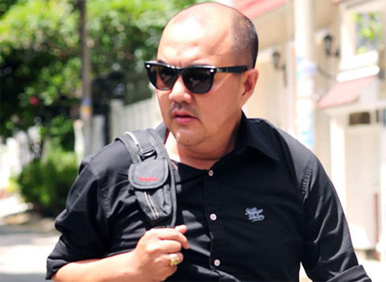 Anh lại theo đạo diễn Quốc Thảo chuyển về sân khấu Trần Cao Vân nhưng số phận vẫn cứ đùa cợt với anh khi ít ngày sau đó sân khấu này phải đóng cửa.