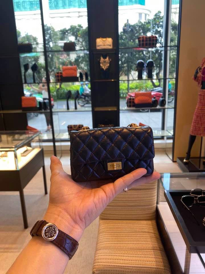 Mới đây, Cường Đô la khoe loạt túi hàng hiệu mới sắm cho con trên trang cá nhân: “So cutie. Dễ thương không cưỡng lại được. Suchin nhõi”.