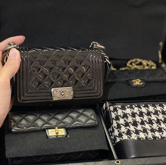 Set túi mà Cường Đô la mua cho con gái được coi là viên đá quý và biểu tượng của nhà mốt Chanel, không bao giờ lỗi mốt và giá chỉ có thể tăng lên chứ không giảm.