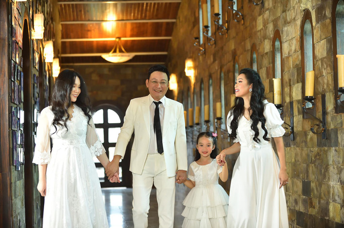 Gia đình hạnh phúc của Á hậu Kim Chi.