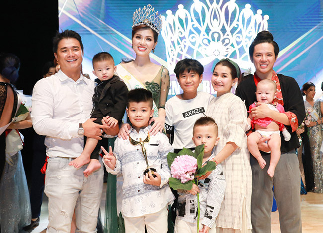 Oanh Yến đăng quang Hoa hậu thế giới Toàn cầu 2015 tại Philippines. Người đẹp còn giành danh hiệu cao nhất cuộc thi Queen Of Beauty World 2019 dù trải qua 5 lần sinh nở.