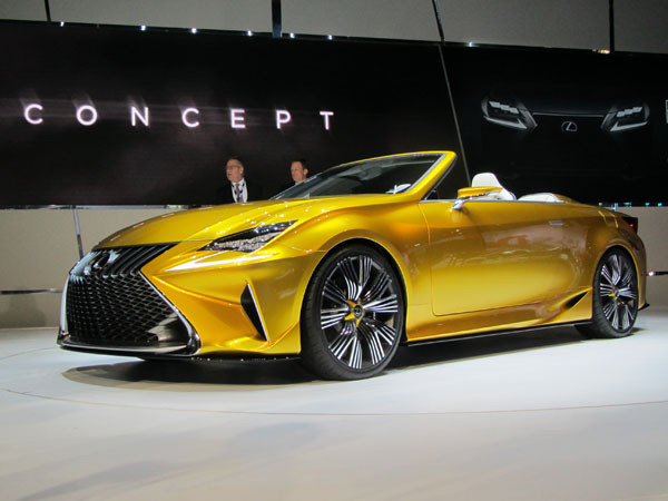 15. Lexus LF-C2 Concept: Mặc dù Lexus đã thiết kế lại chiếc coupe, giới thiệu các dòng Lexus RC và RCF, các kiểu xe mui trần vẫn sử dụng khung gầm và thân xe có kiểu dáng cũ. Dù sao, vẫn có thể sẽ có vài sự thay đổi ở bánh xe và nội thất để tạo kiểu dáng mới lạ.