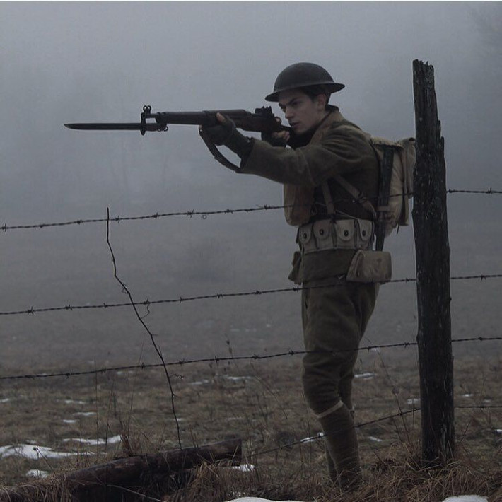 Súng trường M1917 Enfield của Mỹ, cỡ đạn.30-06 (7,62x63mm), chiều dài súng 1175mm, trọng lượng 4,08kg; ổ đạn 5 viên. M1917 được sử dụng trong quân đội Mỹ và một số nước đồng minh trong CTTG 2. Quân đội Pháp sử dụng M1917 do Mỹ cung cấp ở Đông Dương trong thời kỳ đầu. Một số M1917 chiến lợi phẩm hoặc do TQ viện trợ, được QĐNDVN sử dụng và thường được gọi là "rơ-manh-tông 1917".