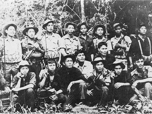 Để thực hiện mục tiêu đánh B-52 trên đất Thái Lan, Tháng 7/1972, Đoàn A54 cử 23 cán bộ, chiến sĩ biên chế thành một tổ soi đường và một tổ bảo đảm hậu cần, vượt Trường Sơn hành quân đến khu rừng nguyên sinh Đôn Ka Thom, nằm ở ngã ba biên giới 3 nước Thái Lan-Lào-Campuchia, lập một trạm chỉ huy nghiên cứu tình hình, mở hành lang vào khu vực sân bay Udon.