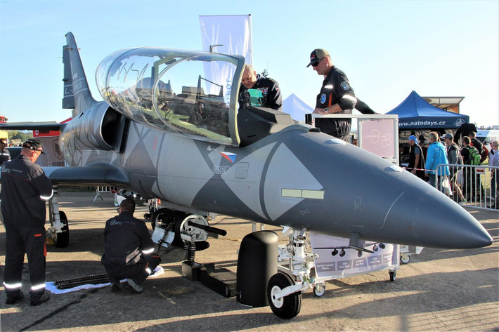 L-39NG máy bay huấn luyện - chiến đấu hạng nhẹ, được phát triển bởi Aero Vodochody của Cộng hòa Séc. L-39NG là phiên bản kế tiếp của máy bay L-39 Albatros, được phát triển dưới thời Tiệp Khắc (sau này tách ra thành Séc và Slovakia) từ trong thời kỳ Chiến tranh Lạnh.