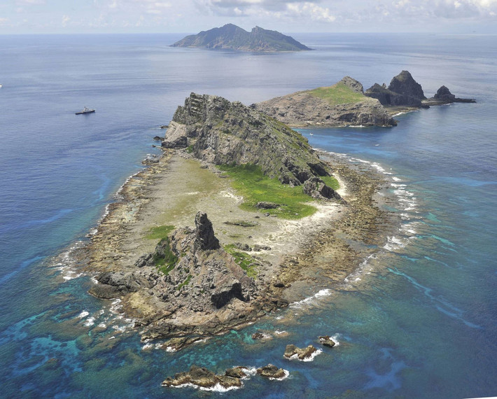 Trước đó, các tàu Cảnh sát biển Trung Quốc đã đi vào vùng biển của quần đảo Senkaku trong hai ngày liên tiếp, ngày 6 và 7/2. Kể từ khi “Luật Hải cảnh của Cộng hòa Nhân dân Trung Hoa” (gọi tắt là Luật Hải cảnh) có hiệu lực vào ngày 1/2, Nhật Bản đã phản ứng rất mạnh mẽ.