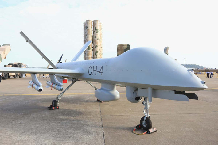 Tại sao máy bay không người lái (UAV) quân sự của Trung Quốc lại có giá rẻ đến vậy? Nhưng câu “tiền nào của ấy” đúng trên mọi góc độ. Hiện một số quốc gia khai thác UAV vũ trang CH-4B của Trung Quốc, đang “dở khóc, dở cười”.