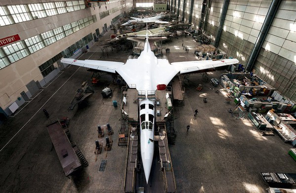 Vào tháng 8/2015, một phi đội Tu-160 đã thực hiện một vụ phóng tên lửa hành trình tầm xa tại thao trường Pemba gần Vorkuta, dưới sự chứng kiến của Tổng thống Nga Putin. Tuy nhiên vụ thử nghiệm không thành công; chính sau sự cố này, Putin đã khởi động chương trình hiện đại hóa Tu-160, và sau đó tạo ra một phiên bản nâng cấp lấy tên Tu-160M.