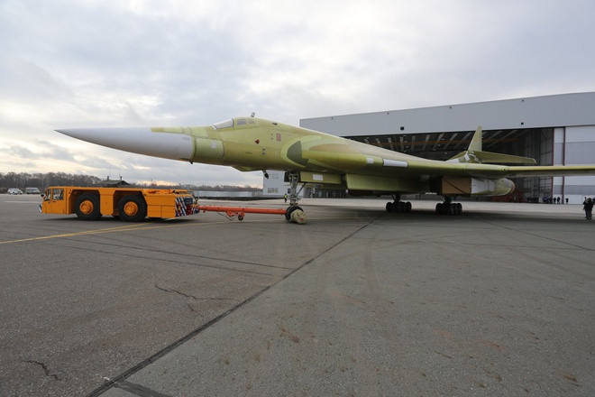 Theo giải thích của Nga, máy bay ném bom chiến lược Tu-160M hình dáng bề ngoài không thay đổi so với Tu-160 đời đầu; nhưng bên trong thực sự là một máy bay mới hoàn toàn, được thiết kế từ con số 0.