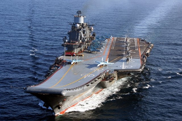 Tàu sân bay Kuznetsov được đưa vào hoạt động năm 1990, và từ năm 1991 đến năm 2016, tàu đã thực hiện 7 chuyến tuần tra. Trong nhiệm vụ ở vùng biển ngoài khơi Syria năm 2016, hai chiếc tiêm kích hạm trên chiếc máy bay này đã bị rơi chỉ trong 3 tuần.