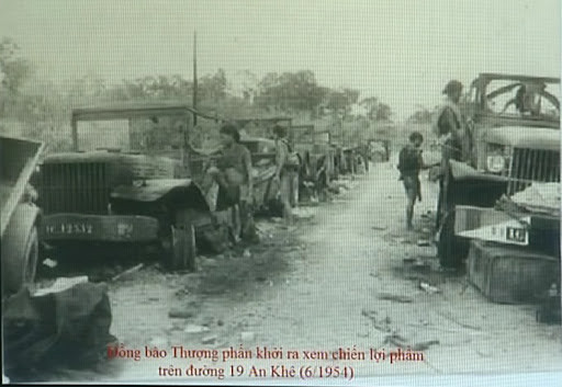 Ngày 17/7/1954, tiểu đoàn 1 Triều Tiên gồm 450 lính và 47 xe cơ giới, phối thuộc cho binh đoàn cơ động 42 đi giải toả Quốc lộ 14 giữa Pleiku và Buôn Ma Thuột, đã bị Trung đoàn bộ binh 108 phục kích ở đèo Chư Đrê. Chỉ có 107 tên (trong đó có 53 thương binh), thoát về được thị xã Buôn Ma Thuột.