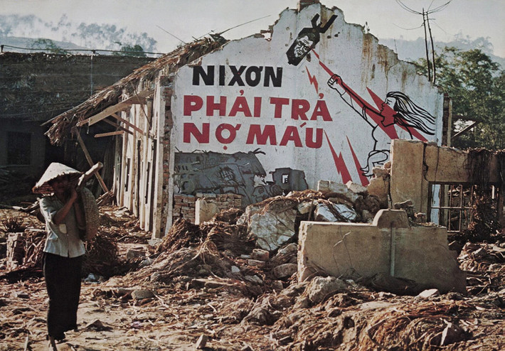 Tháng 2/1967, Tổng thống Johnson chuẩn y đề nghị của Hội đồng tham mưu trưởng liên quân Mỹ, cho phép mở rộng phạm vi đánh phá trong khu vực Hà Nội, Hải Phòng, tiến hành rải mìn trên các luồng sông, cửa biển; dùng không quân khống chế gắt gao khu vực ven biển từ vĩ tuyến 17 đến vĩ tuyến 20.