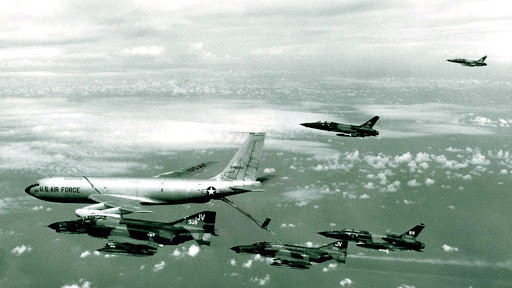 Trong những năm 1965-1966, không quân Mỹ đã dội xuống miền Bắc nước ta một khối lượng bom đạn khổng lồ, tập trung đánh phá dữ dội vào các cơ sở hạ tầng thiết yếu.