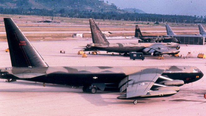 Cũng trong tháng 10/1971, hai đồng chí Vũ Công Đài và Bùi Văn Phương, là người sẽ trực tiếp thực hiện trận đánh, đã gặp nhau bàn bạc thống nhất kế hoạch, nội dung và phương pháp trinh sát sân bay Utapao; thời gian từ ngày 5-9/11/1971, nắm chắc được quy luật hoạt động của địch trong sân bay.