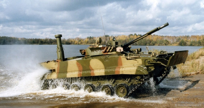 Ở phân khúc này, ta hoàn toàn có thể lựa chọn dòng xe chiến đấu bộ binh BMP-3 để bổ sung thêm cho lực lượng trong thời gian tới. Hiện nay trong khu vực, có Indonesia cũng đã nhập khẩu số lượng các xe BMP-3F để trang bị cho Thủy quân lục chiến của mình.