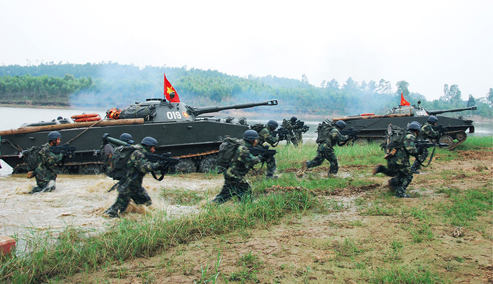 Hiện tại, Hải quân đánh bộ Việt Nam đang sử dụng loại xe tăng lôi nước PT-76 và xe thiết giáp chở quân BTR-60PB đều được Liên Xô đưa vào sử dụng từ những năm 1950 - 1960 cho đến nay.