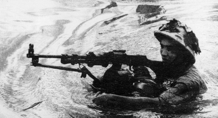 Sau khi hoàn thành các chương trình huấn luyện, cuối 1966, một lực lượng lớn của Đoàn 126 được đưa vào chiến trường Quảng Trị, Đà Nẵng, Qui Nhơn và Nam Bộ thâm nhập thực tế chiến đấu.