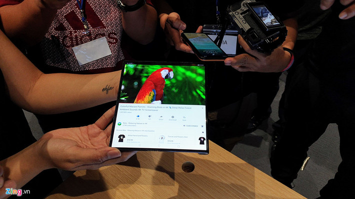 Tuy nhiên khi xem YouTube, ứng dụng này vẫn chưa thể hiện thị hết màn hình. Huawei cho biết, hãng sẽ hợp tác với các ứng dụng bên thứ 3 để điều chỉnh theo kích thước màn hình của model này.