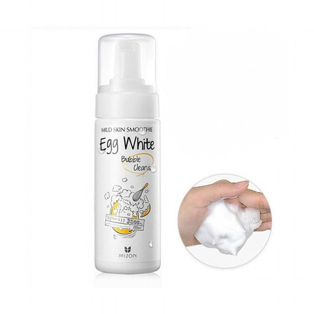 Sữa rửa mặt bọt trứng. Với sữa rửa mặt, tẩy trang dạng bông xù như lòng trắng trứng, bạn sẽ dễ dàng làm sạch mỹ phẩm, bụi bẩn trên da mà không lo da bị khô hay đau rát. Thương hiệu đầu tiên cho ra mắt sữa rửa mặt bọt trứng còn có rất nhiều sản phẩm làm đẹp độc đáo khác như kem ốc sên, sao biển...