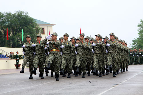 ...Và khối chiến sĩ đặc công với động tác đi nghiêm đều và đẹp mắt.