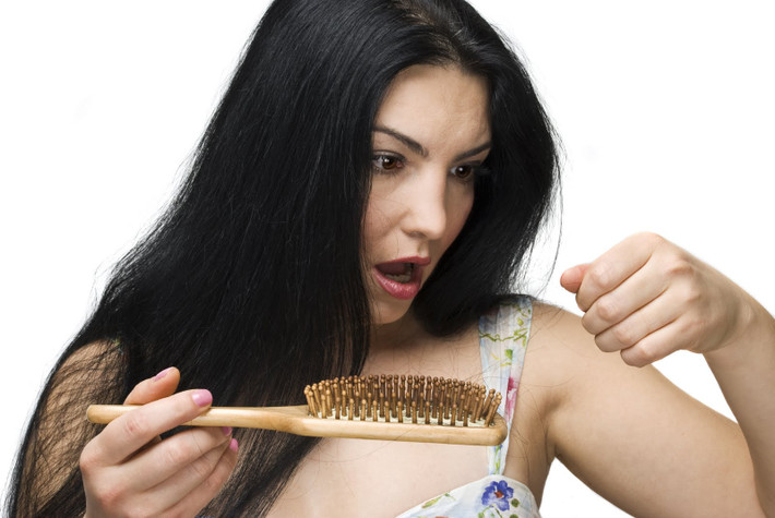 Mất cân bằng hoocmon do cơ thể tăng cân hoặc giảm cân đột ngột cũng dẫn đến hiện tượng chậm kinh.