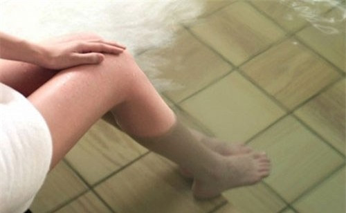 Tránh thụt rửa bên trong bộ phận sinh dục. Vì không phải vệ sinh kỹ bên trong mà bạn sẽ ngăn ngừa được chứng viêm bàng quang, trái lại là đàng khác. Việc vệ sinh quá đáng đó sẽ phá hủy phần dịch tại chỗ vốn có vai trò đề kháng chống các chứng nhiễm trùng.