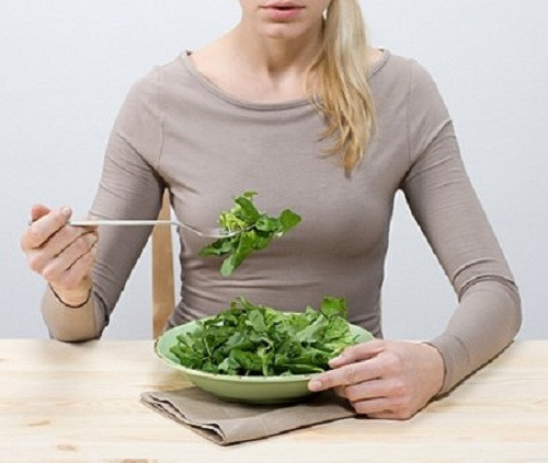 Hãy chống táo bón bằng cách ăn nhiều rau xanh, trái cây, ngũ cốc nguyên cám… Đó là cách để hạn chế sự tăng sinh và ứ đọng của vi khuẩn trong ống tiêu hóa - những thứ vi khuẩn có thể xâm chiếm khu vực bộ phận sinh dục với số lượng lớn.