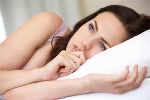 Gây ra hiện tượng thai dị tật. Không phải tất cả các trường hợp phá thai bằng thuốc đều thành công. Nếu dùng phải thuốc hỏng hoặc dùng không đúng cách, việc uống thuốc phá thai có thể vô tác dụng. Thai sẽ vẫn phát triển trong bụng người mẹ nhưng không bình thường, khuyết tật, dị dạng. Điều này rất nguy hiểm đối với tương lai của đứa bé sau khi ra đời.
