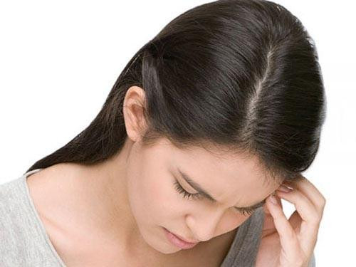 Mãn kinh sớm. Mãn kinh thường xảy ra ở độ tuổi từ 45 và 55. Trong một số phụ nữ, cung cấp trứng của buồng trứng giảm dần trước tuổi 40, và dừng chu kỳ kinh nguyệt.