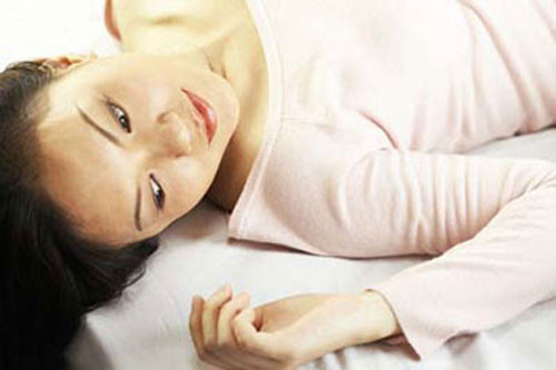 Cấu trúc bất thường của âm đạo. Sự tắc nghẽn âm đạo có thể ngăn ngừa chảy máu kinh nguyệt có thể nhìn thấy. Một màng hoặc bức tường có thể có mặt trong âm đạo ngăn chặn dòng chảy của máu từ tử cung và cổ tử cung.