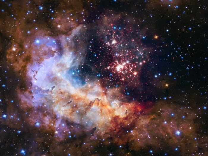 Cụm sao Westerlund 2 được ước tính là khoảng một hoặc hai triệu năm tuổi. Theo NASA, cụm sao này được coi là trẻ và nằm cách Trái đất khoảng 20.000 năm ánh sáng, nó chứa một số ngôi sao lớn nhất, sáng nhất trong vũ trụ.