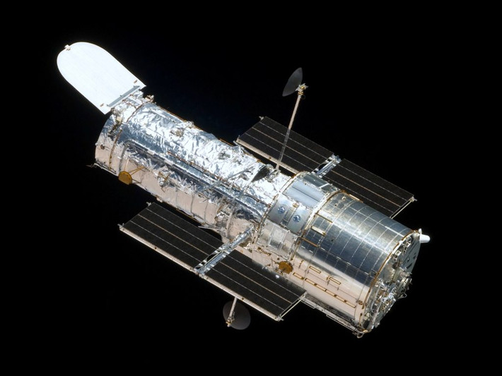 Hubble đã phát hiện ra ngôi sao ở xa này trong thời gian thăm dò ngẫu nhiên các ngôi sao trên nền của một cụm thiên hà khổng lồ kéo dài 9 giờ.