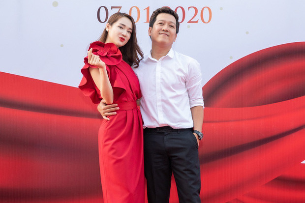 Tuy vậy, nhiều người cũng bày tỏ sự quan tâm với vai trò là một Phó Chủ tịch kiếm tiền khủng, sở hữu khối tài sản đáng nể, Nhã Phương quản lý chi tiêu của chồng thế nào?