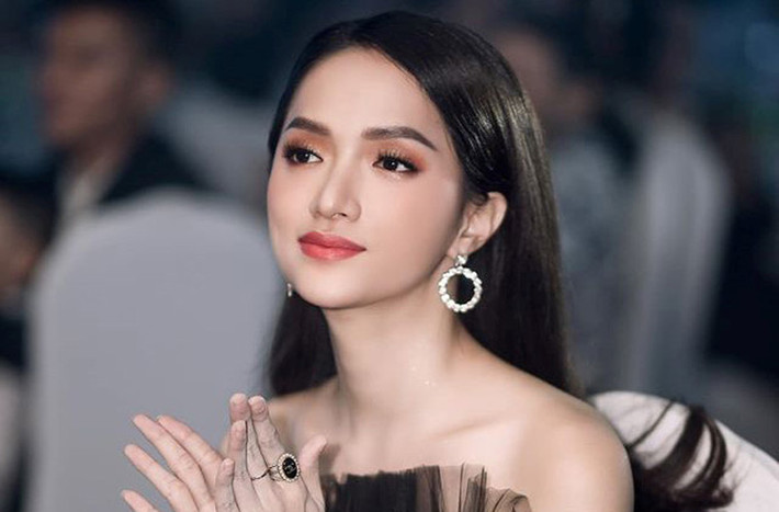 Mặc dù là người chuyển giới nhưng theo antifan Hương Giang lại lớn tiếng chê nghệ sĩ Lê Giang chỉnh sửa quá nhiều.