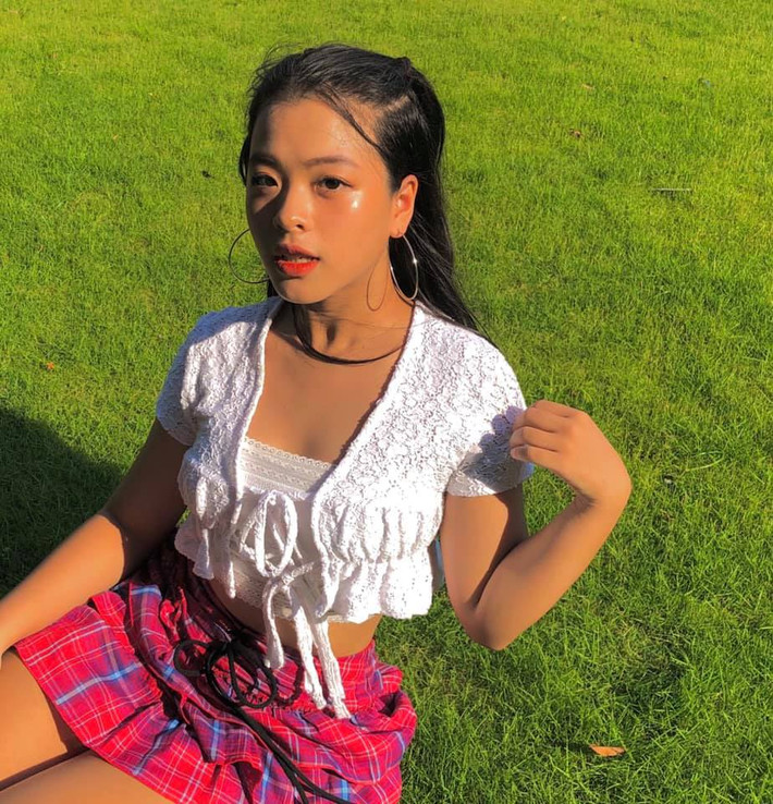 Con gái nghệ sĩ Chiều Xuân gây ngỡ ngàng với màn "dậy thì thành công", theo đuổi phong cách ngày càng gợi cảm.