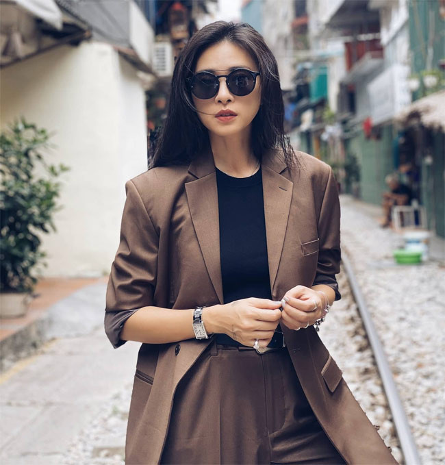 Cô là một trong số ít sao nữ không cần phải ăn mặc hở hang nhưng vẫn toát lên vẻ quyến rũ.