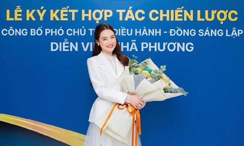 Im ắng sau quãng thời gian tạm dừng công việc nghệ thuật để dành thời gian chăm sóc cho con gái, mới đây, Nhã Phương có màn tái xuất đầy bất ngờ trước nghi vấn mới lên chức Phó Chủ tịch của một công ty có doanh thu gần 1,5 tỷ đồng/tháng.