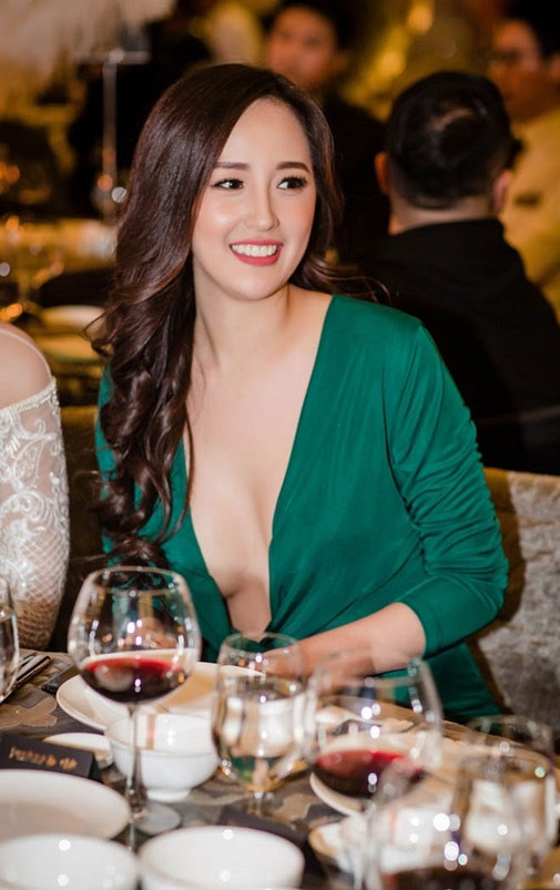 Hở ngực, gợi cảm luôn là phong cách của Mai Phương Thúy mỗi khi cô đi dự sự kiện.